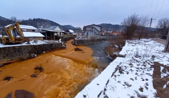 Bezárt máramarosi bányából kiömlött tisztítatlan bányavíz okozta az észak-erdélyi folyószennyezést