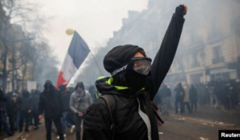 Lángokban Franciaország, gyújtogatások, zavargások az óriássztrájk közben