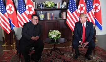 Négyszemközti találkozóval kezdődik a Trump-Kim csúcs