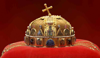 Mátyás király mai értéken ötezer milliárd forintért vette vissza a Szent Koronát