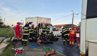Súlyos közlekedési baleset Szatmár megyében: busz és furgon ütközött 