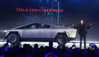 Nagy az érdeklődés Elon Musk új autója iránt